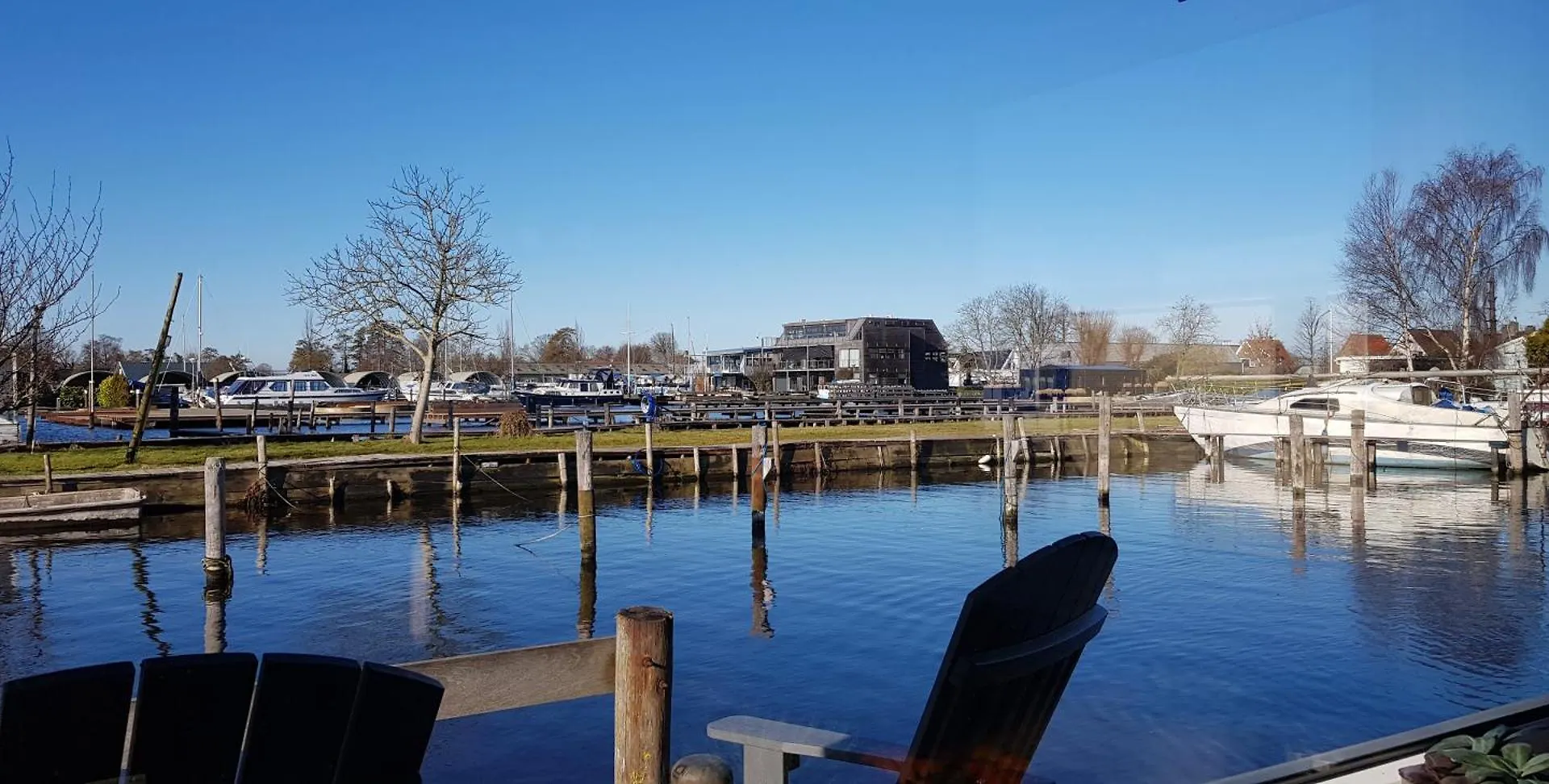 Poellodge, Luxe Houseboot Met Zonnig Terras Aalsmeer Apartment
