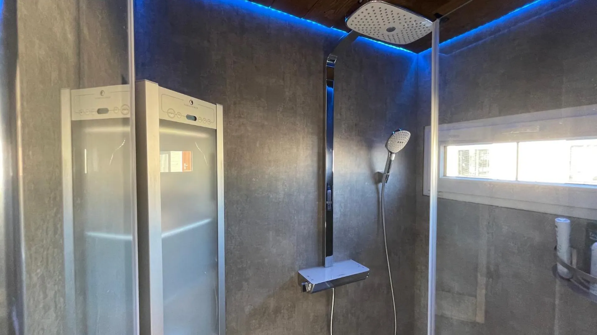 Apartment Poellodge, Luxe Houseboot Met Zonnig Terras Aalsmeer